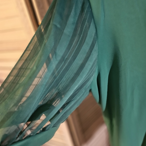 Torrid Green Stretchy Blouse. - Picture 2 of 7